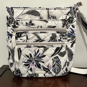 Vera Bradley crossbody bag - excellent condition